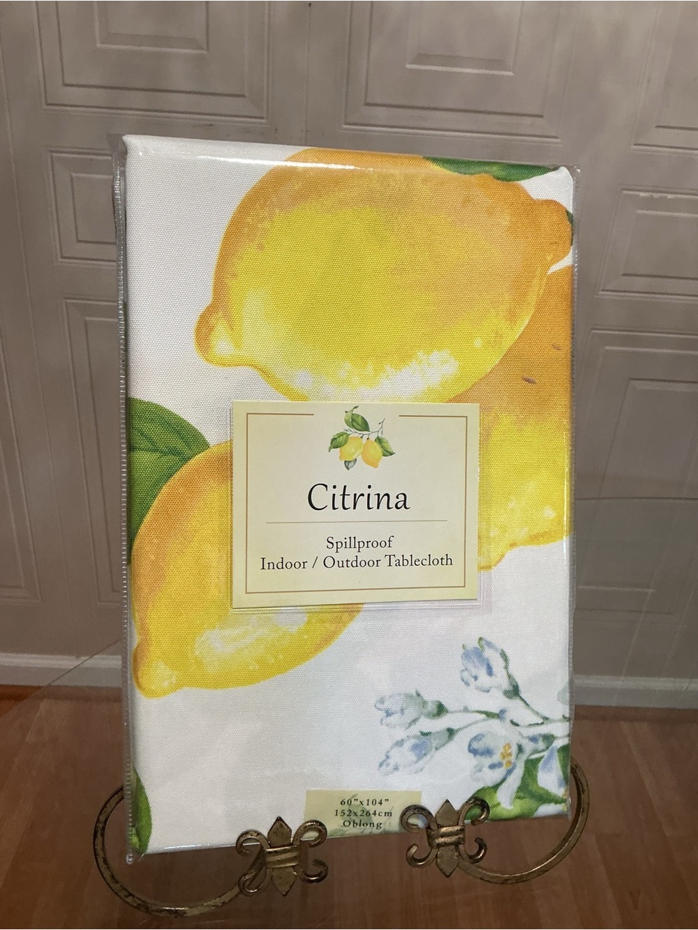 Brand New Citrina Yellow Lemons Fabric Tablecloth 70" Round Spillproof